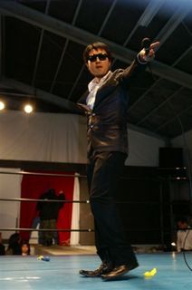 ポーズが決まり過ぎている